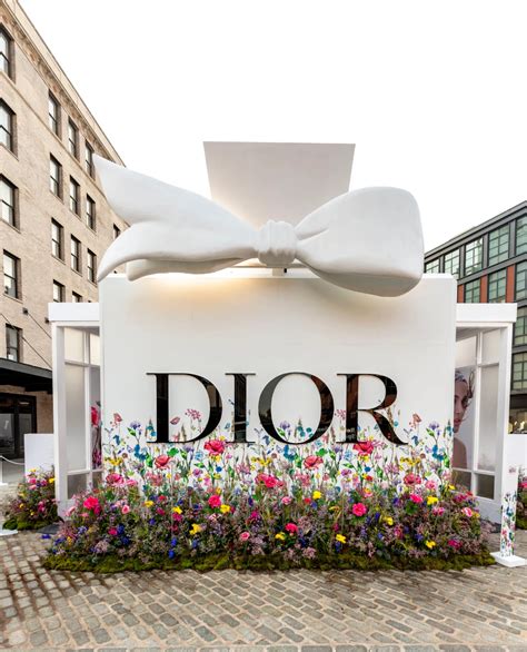 miss Dior flower shop